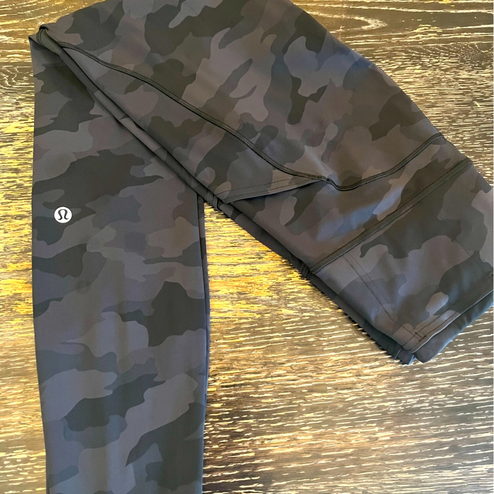 Lululemon-Women’s Swift Speed High-Rise Tight-Camo Deep Coal Multi-Size 6